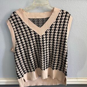 Sleeveless Houndstooth V-Neck Sweater Vest in Light Pink and Black